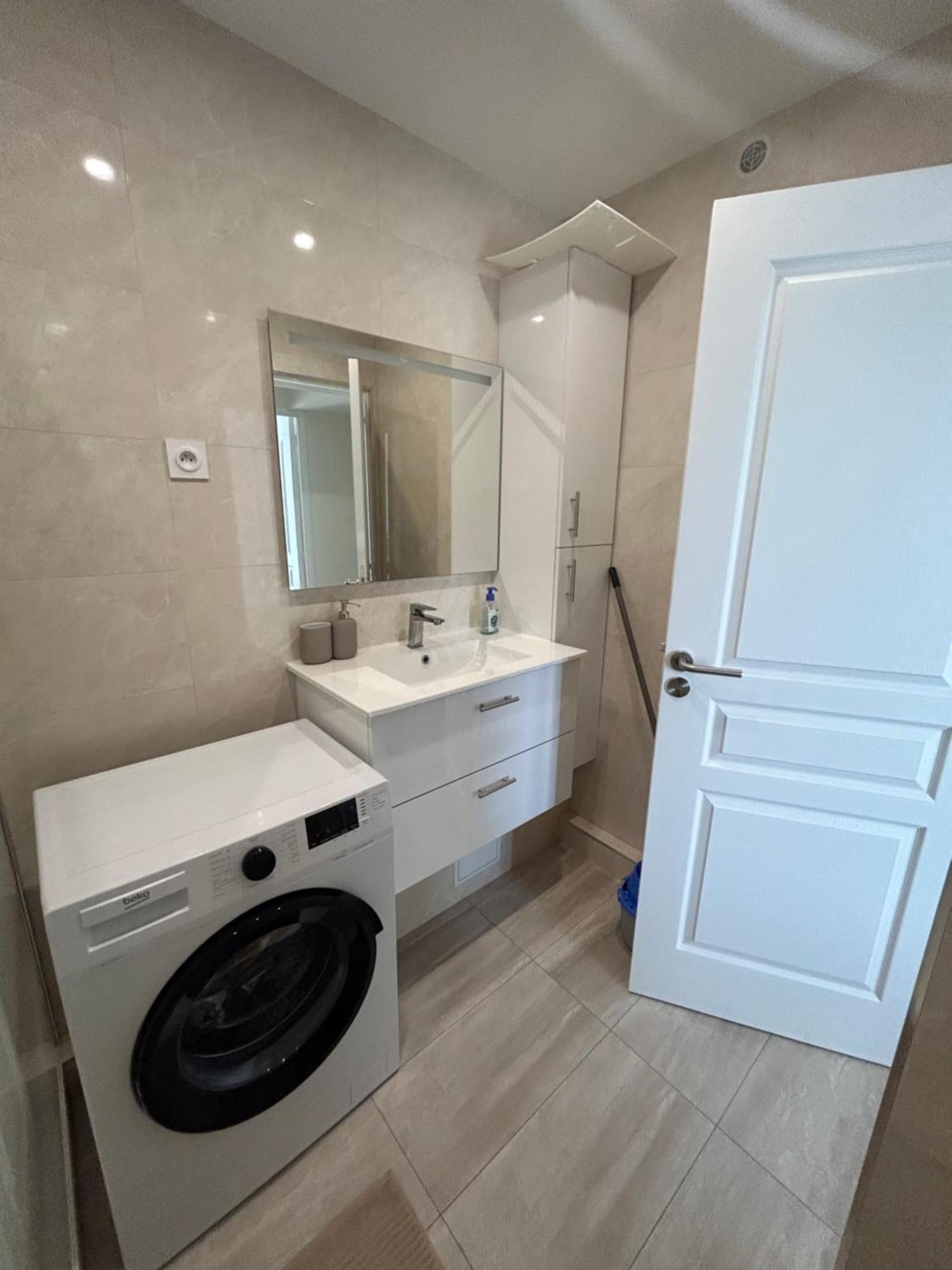 Plage, Stade Et Parking Prive Dans La Appartement